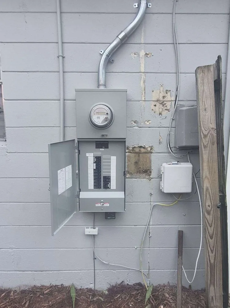 Clearwater, FL service upgrade by Keywest Lights & Electric: new meter/main combo with new conduit running up the wall
